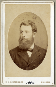 105750 Portret van J.W. Moll, geboren 1851, directeur van de Rijks H.B.S. te Utrecht (1885-1890). Borstbeeld links, in ovaal.